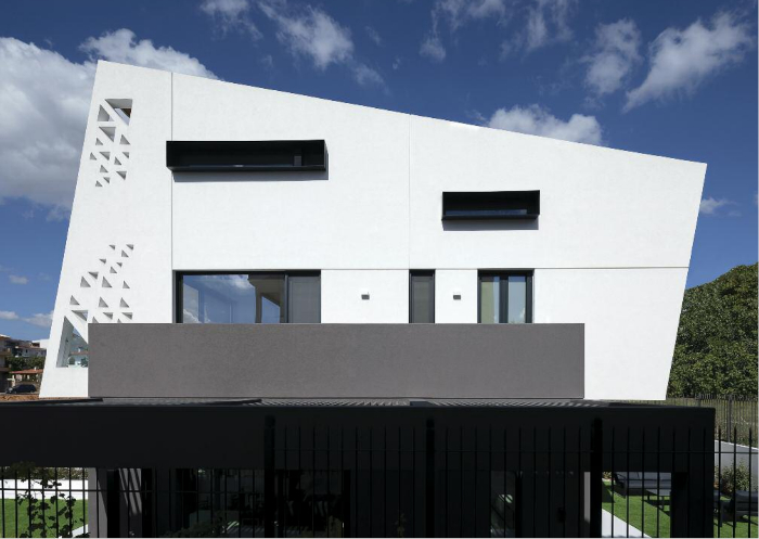 House in Kryoneri, LKMK Architects